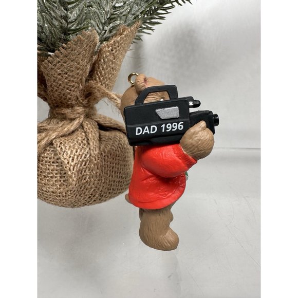 Hallmark Keepsake 1996 Christmas Tree Ornament Dad The Camera Man By Bob Siedler - Picture 3 of 10